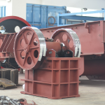 顎式破碎機(jī)運(yùn)行時(shí)破碎腔有劇烈撞擊事件