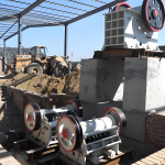 顎式破碎機(jī)是破碎生產(chǎn)線的沖關(guān)設(shè)備